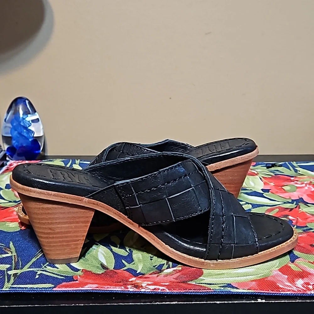 NEW Frye Leather Sandals - Picture 5 of 11